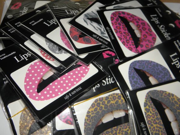 KIT 4 Batons Adesivo Tatuagem Lips Para Lábios